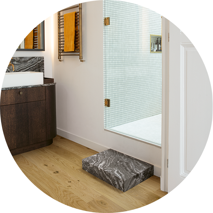 Quick-Step Cascada water-resistant wood floor bathroom
